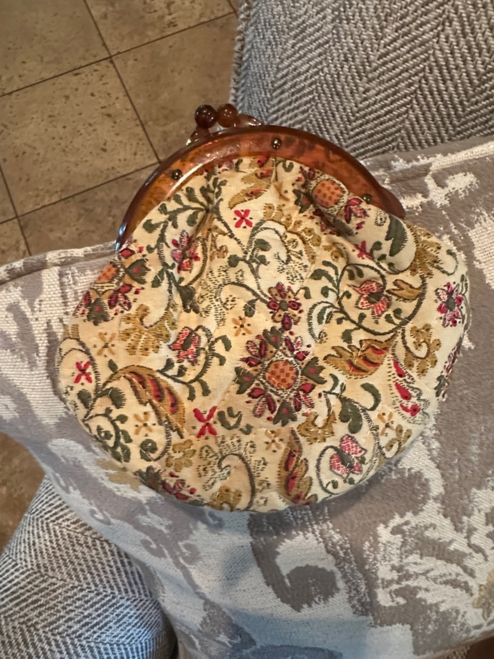 Vintage Floral Tapestry Kiss-Lock Handbag in Cream and Brown